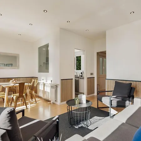 Group Dreams Apartment